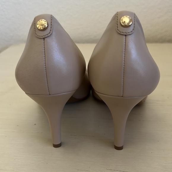 Michael Kors tan leather pump - Picture 4 of 6